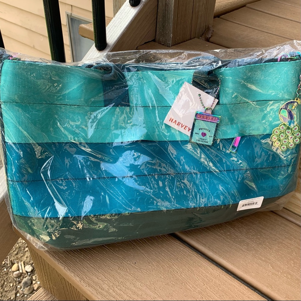 Harveys Seatbelt Bag Peacock Medium Streamline Tote NIP August 2022 release
